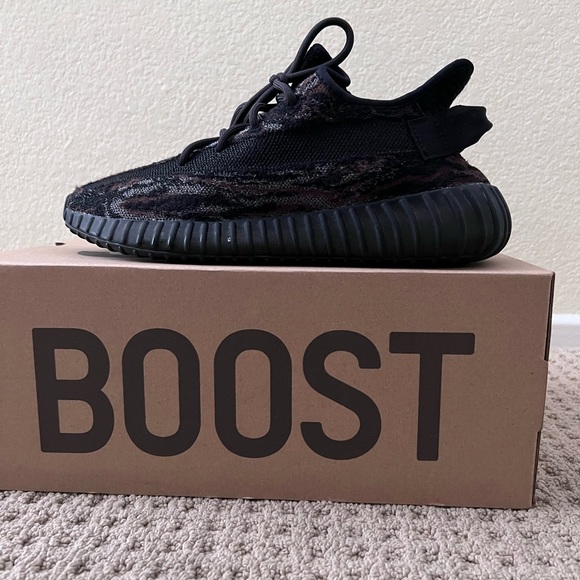Authentic Yeezy
Amazing condition - only worn once